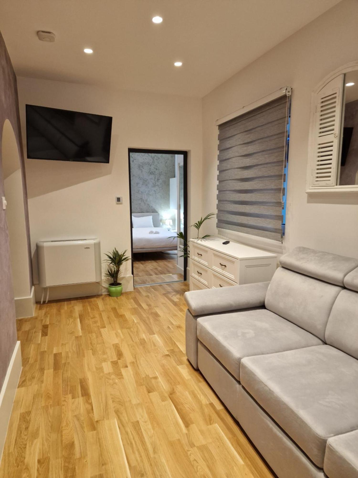 Ferienwohnung Rokebea Luxury Brașov Exterior foto